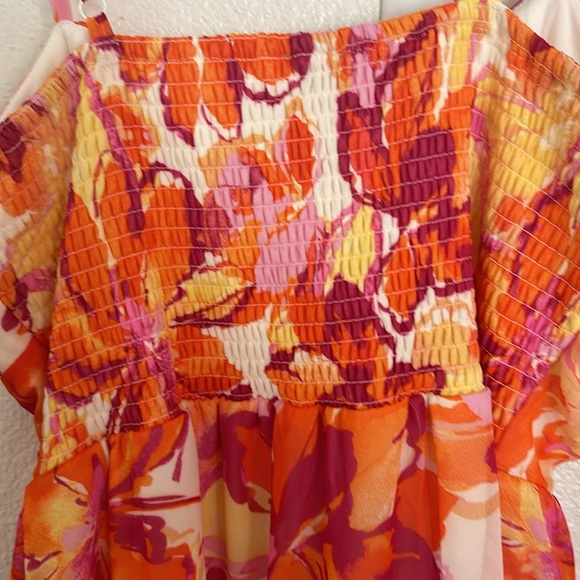 Very colorful, soft lightweight summer dress adjustable straps. The brand AUW - Picture 6 of 8